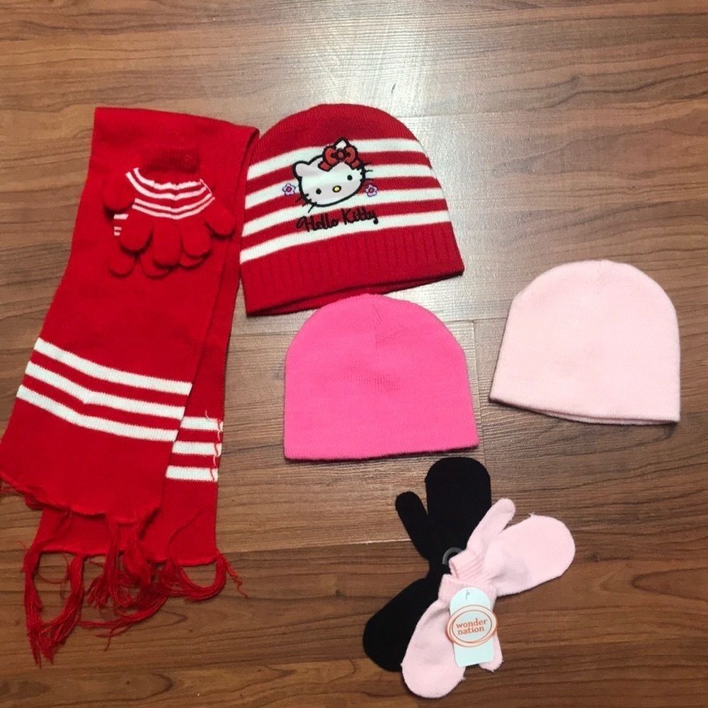 Baby girl Hello Kitty beanie and mittens sets